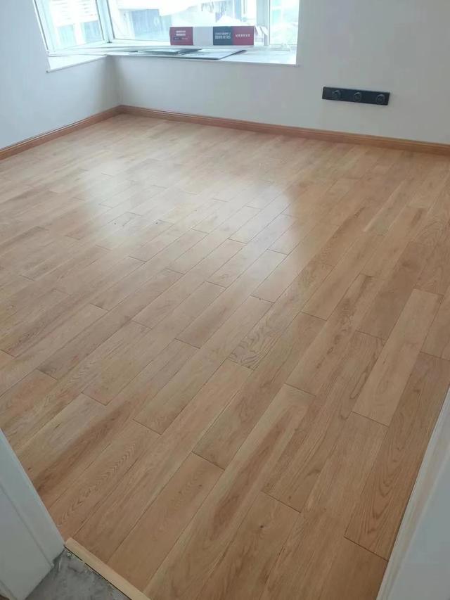白地板(实木复合地板)